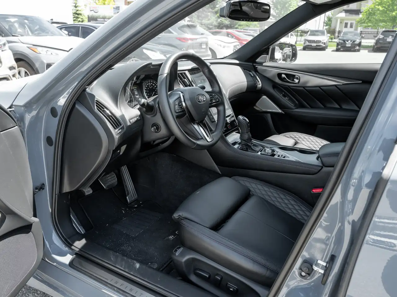 Infiniti Q50 снимка Infiniti Q50