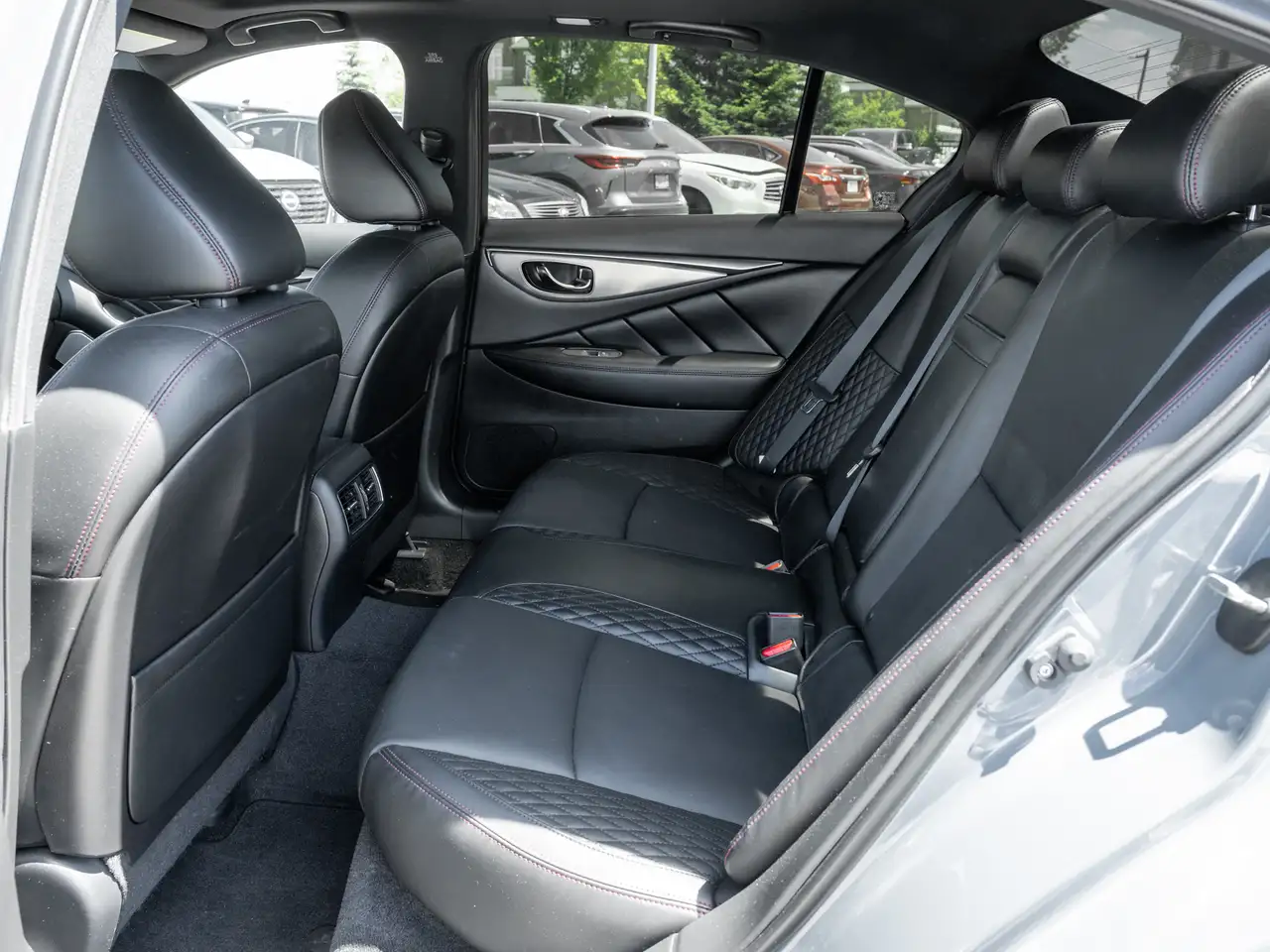 Infiniti Q50 снимка Infiniti Q50