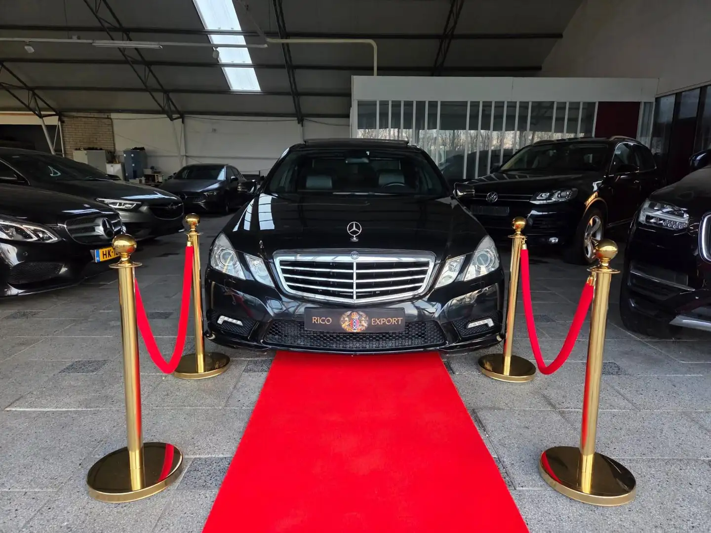 Mercedes-Benz E 250 250CDI EURO5! AMG! PANORAMA! WOLF! Schwarz - 1