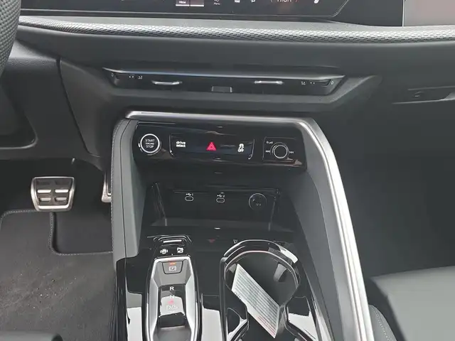 Audi Q5 view 12