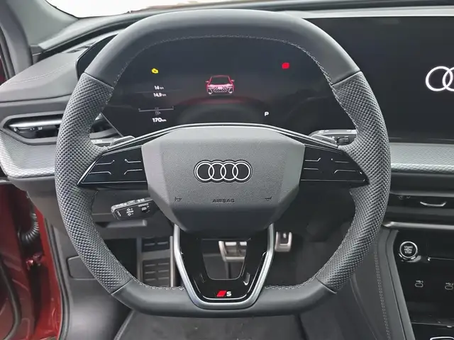 Audi Q5 view 10