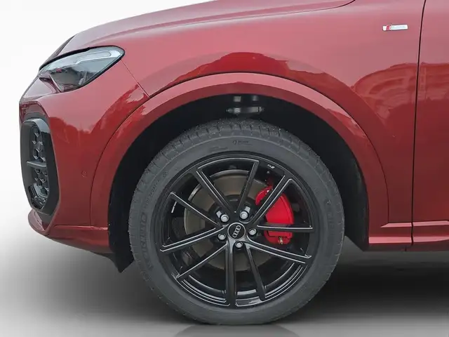 Audi Q5 view 3