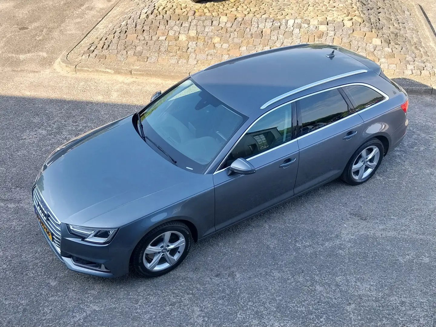 Audi A4 Avant 40 TFSI 191 PK Design Pro Line Plus ADAPT CR Grijs - 2