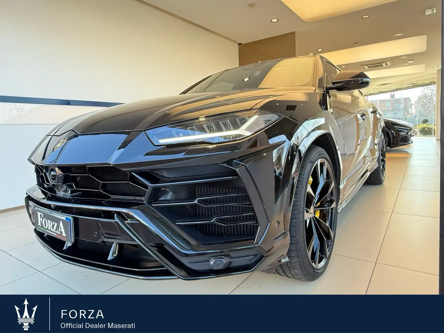 Lamborghini Urus PEARL CAPSULE Nero - 1