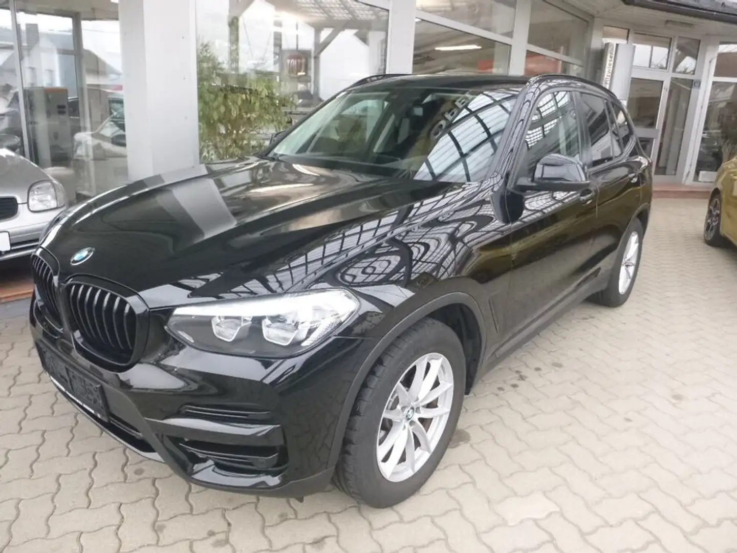 BMW X3 xDrive20d Advantage Schwarz - 1