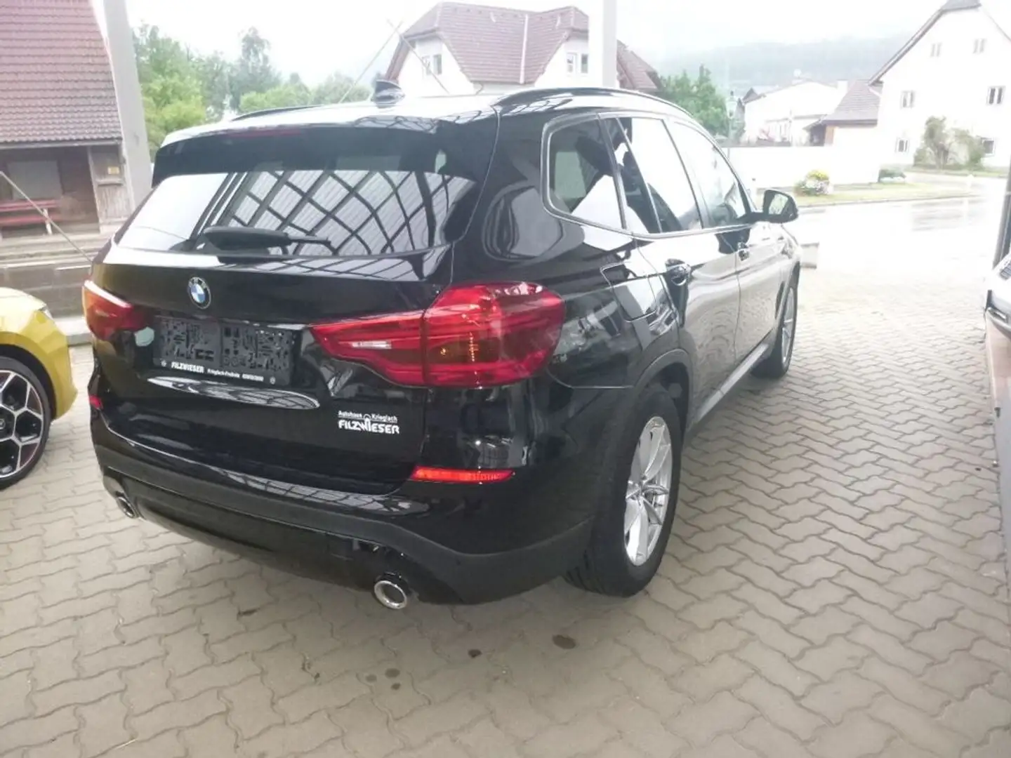 BMW X3 xDrive20d Advantage Schwarz - 2