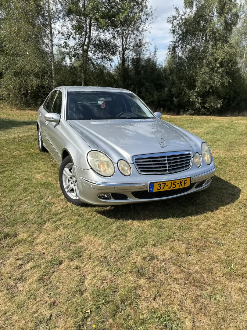Mercedes-Benz E 270 Elegance Серый - 1