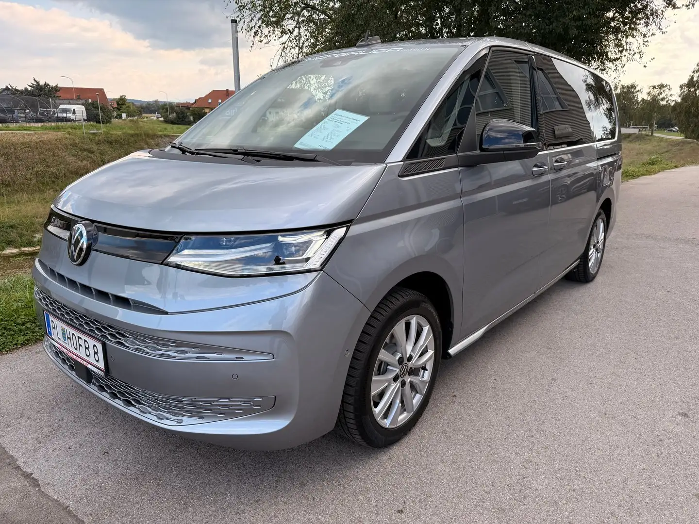 Volkswagen T7 Multivan VW T7 Multivan Business ÜH eHybrid 180 kW 4M Silber - 1