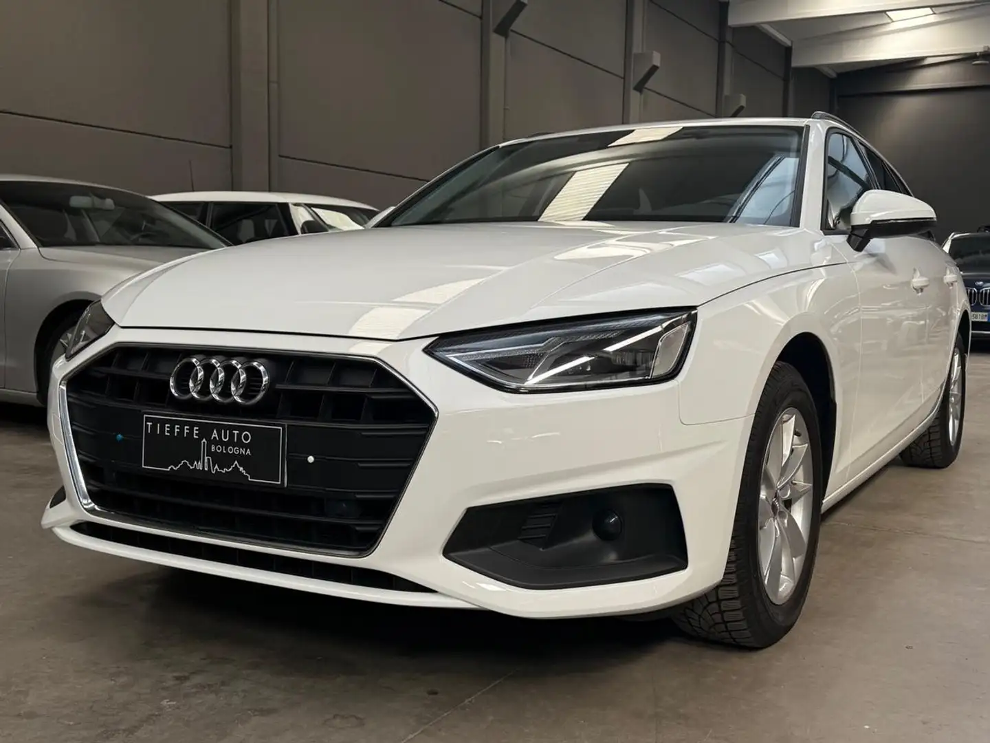 Audi A4 Avant 35 TDI/163 CV S tronic Business Bianco - 1