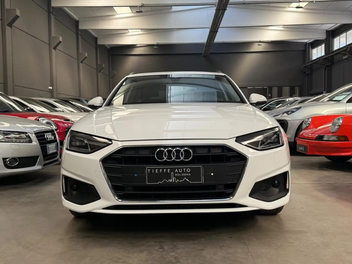 Audi A4 Avant 35 TDI/163 CV S tronic Business Bianco - 2