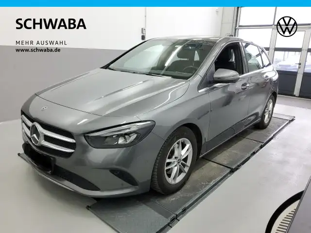 Mercedes-Benz B 180 Style 8-fach bereift