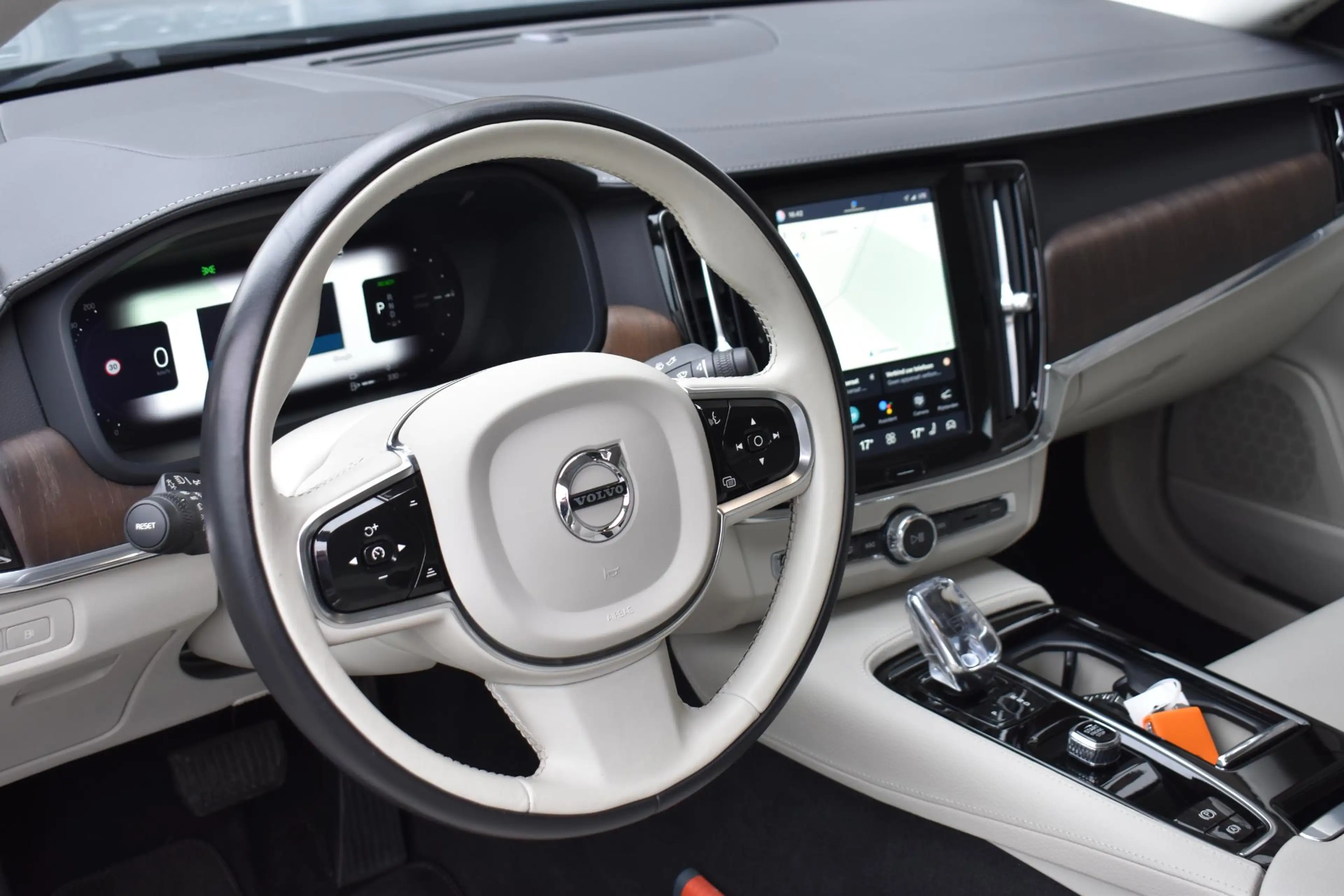 Volvo S90 2.0 T8 AWD Inscription — photo 4