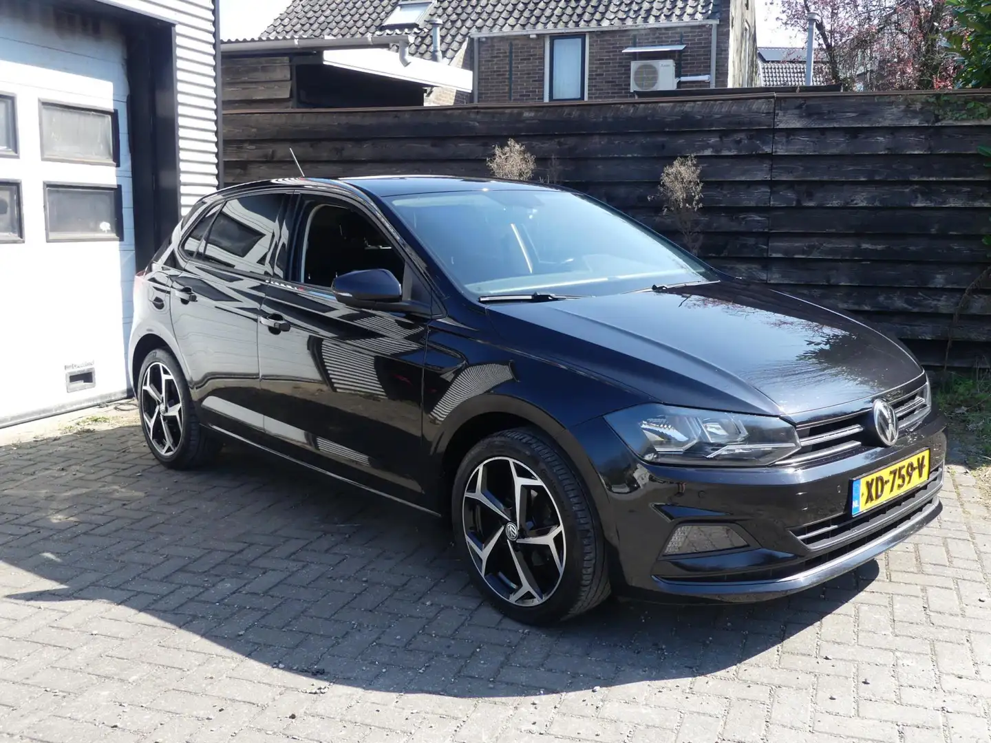 Volkswagen Polo 1.0 TSI 95PK DSG/Automaat / ECC / Navigatie / Appl Zwart - 2