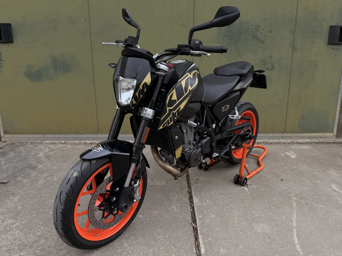 KTM 690 Duke Zwart - 1