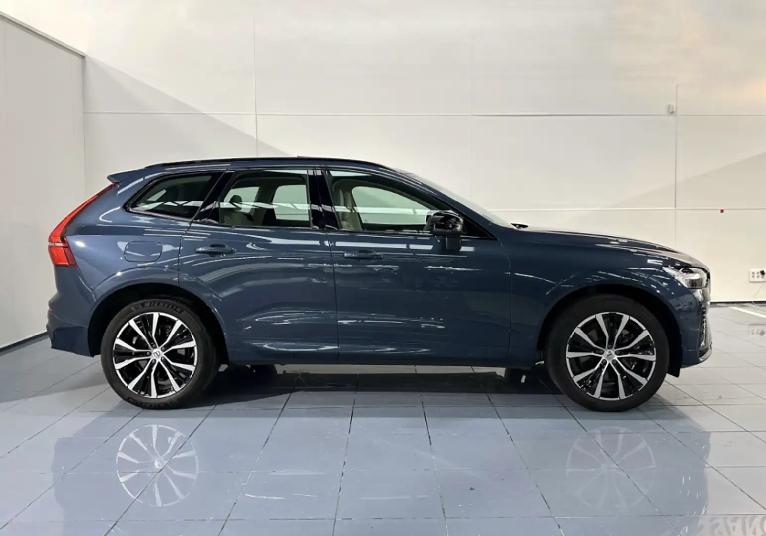 Volvo XC60 T6 Recharge Ultimate Dark Azul - 2