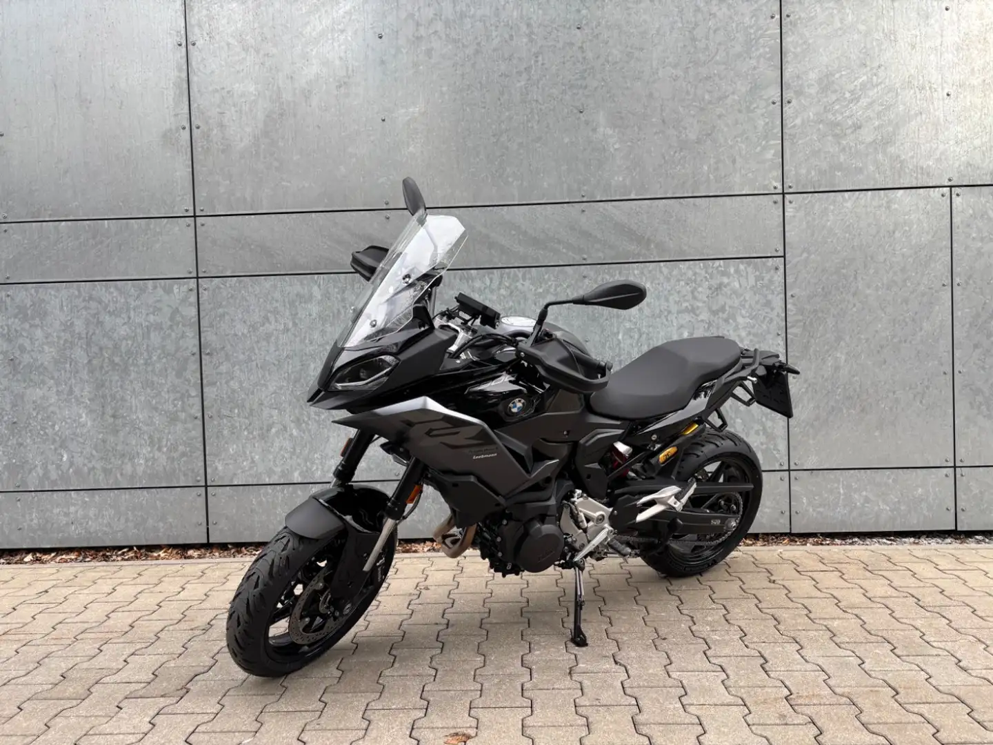 BMW F 900 XR Triple Black Negro - 2