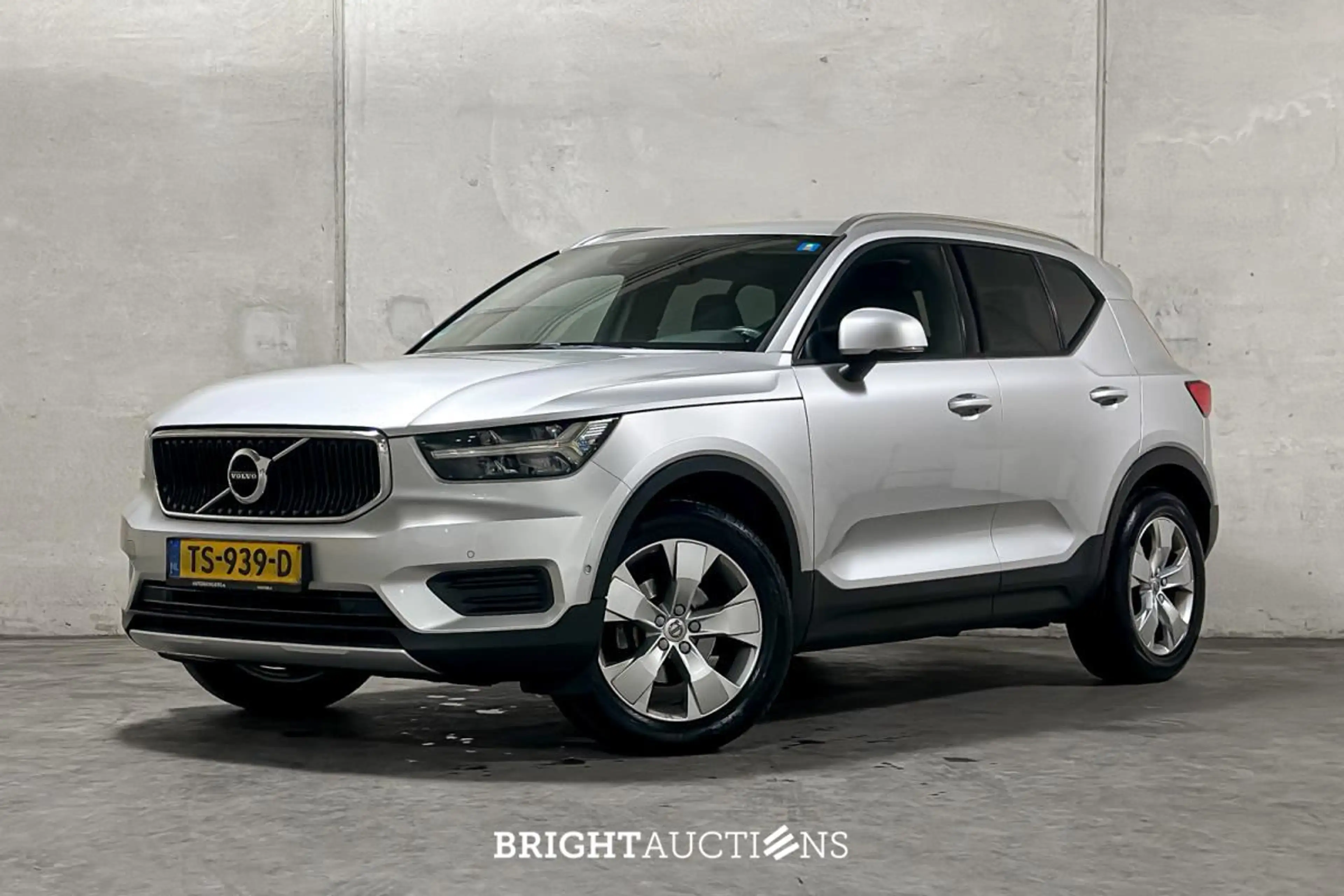 Volvo XC40 1.5 T3 Momentum — photo 4