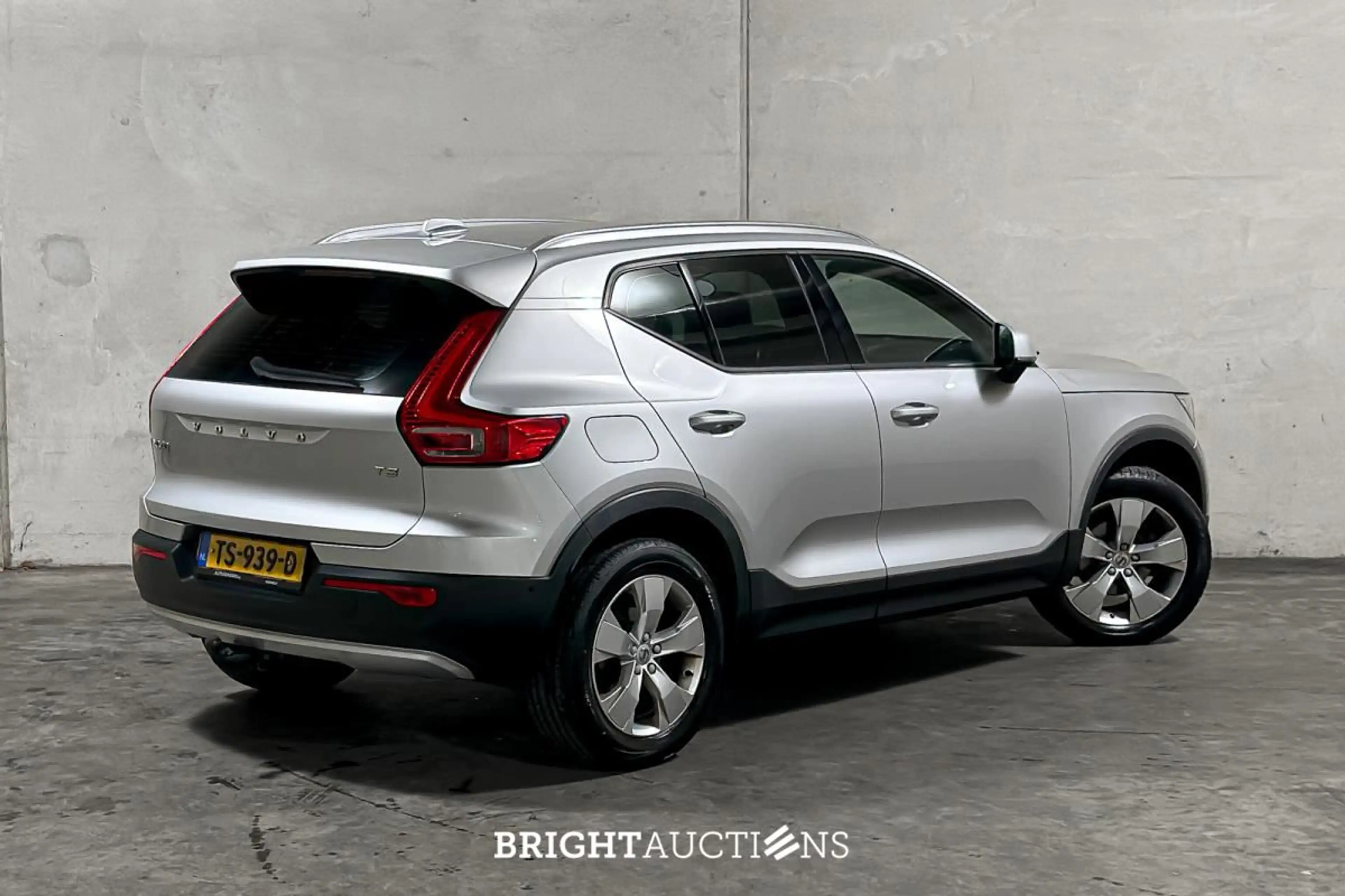 Volvo XC40 1.5 T3 Momentum — photo 13