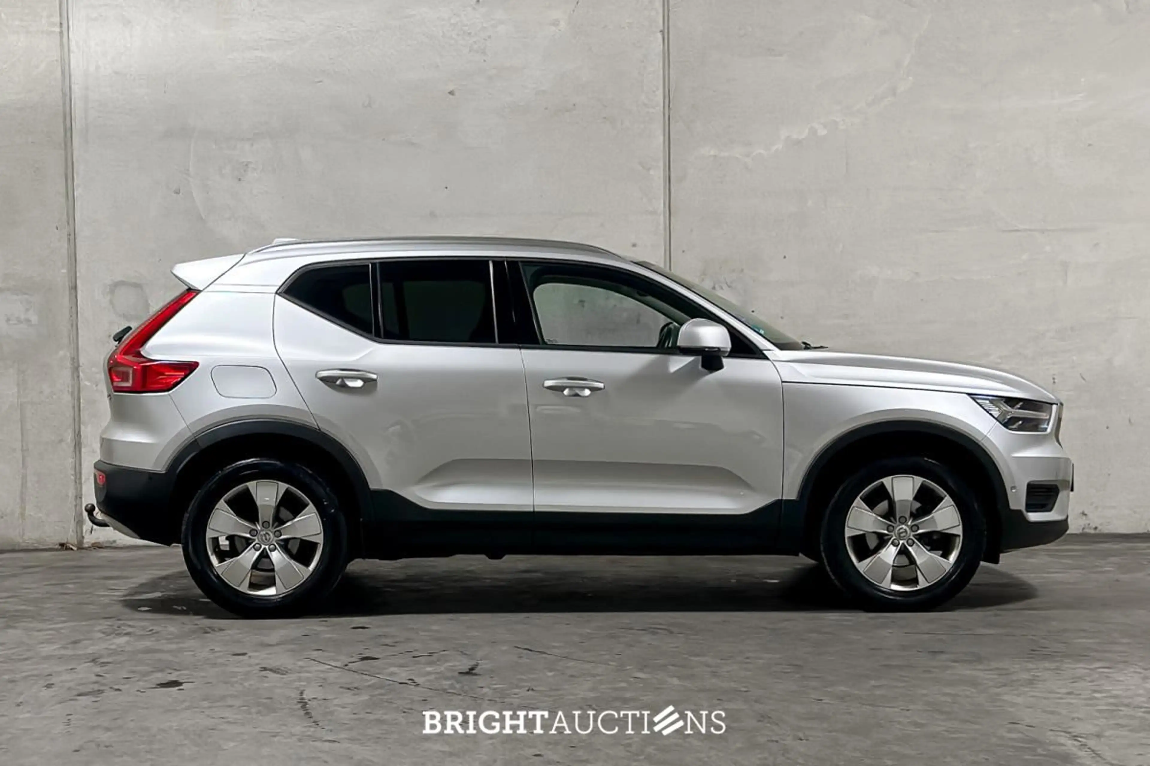 Volvo XC40 1.5 T3 Momentum — photo 11