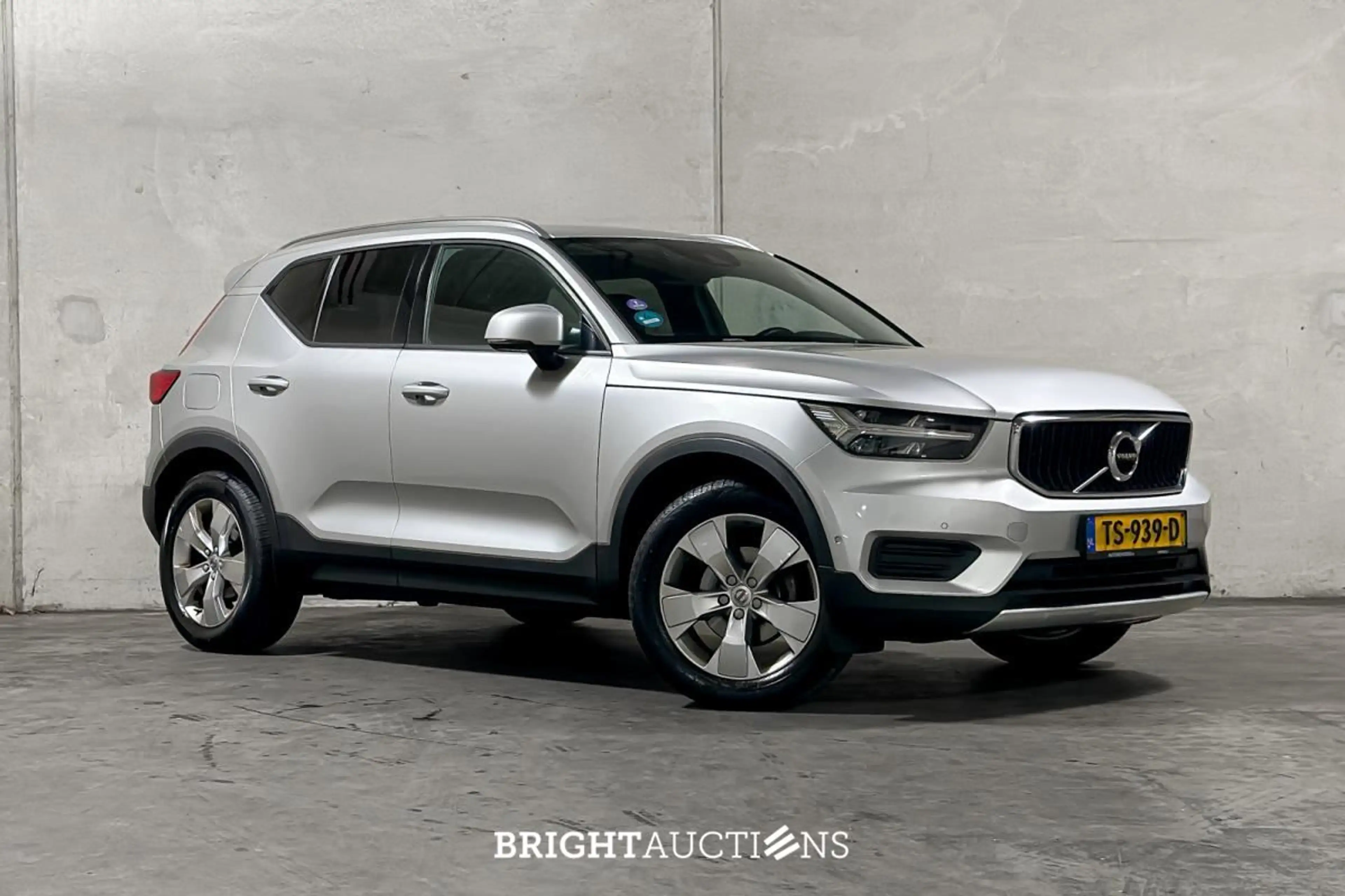 Volvo XC40 1.5 T3 Momentum — photo 9