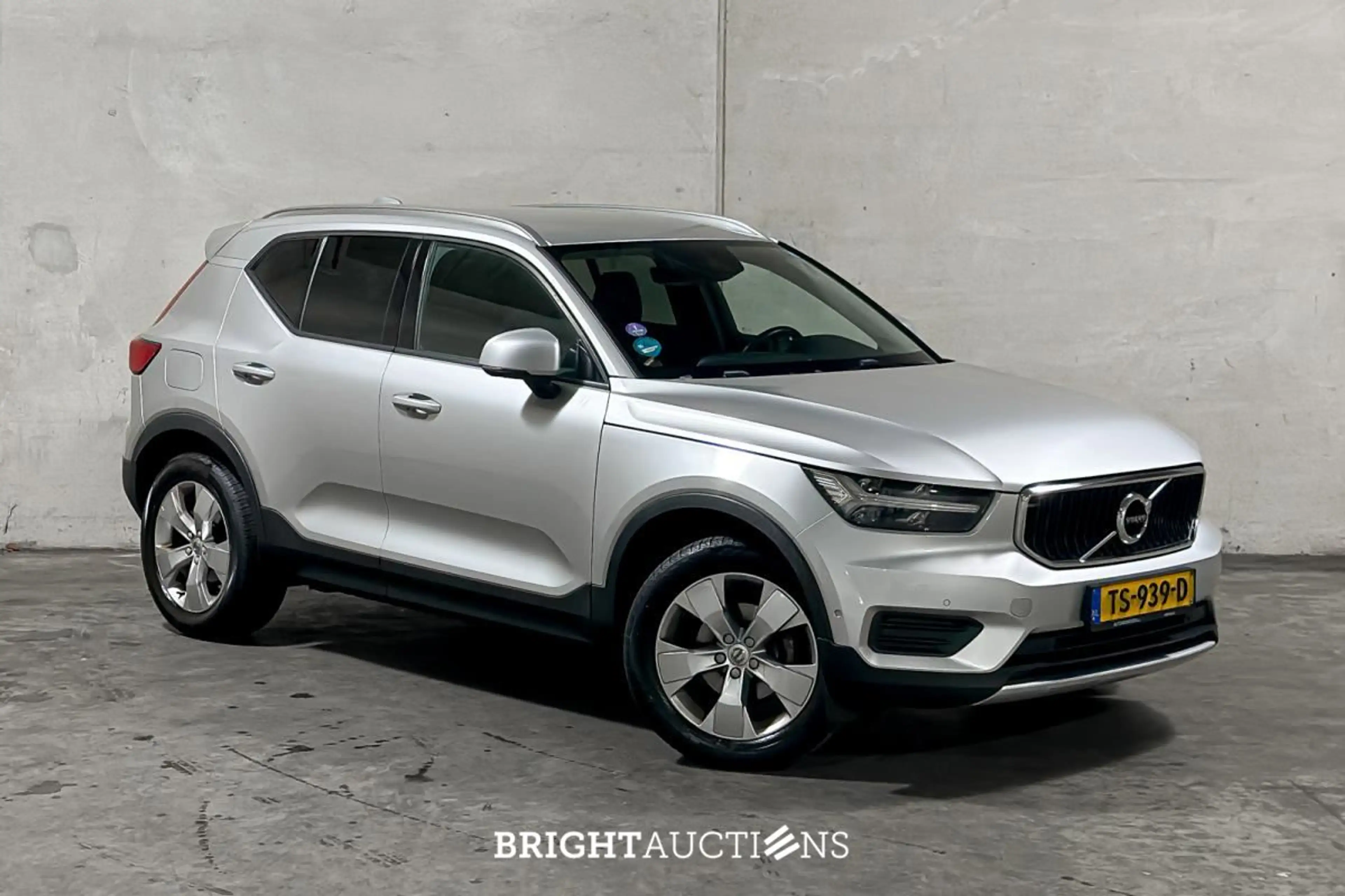Volvo XC40 1.5 T3 Momentum — photo 10