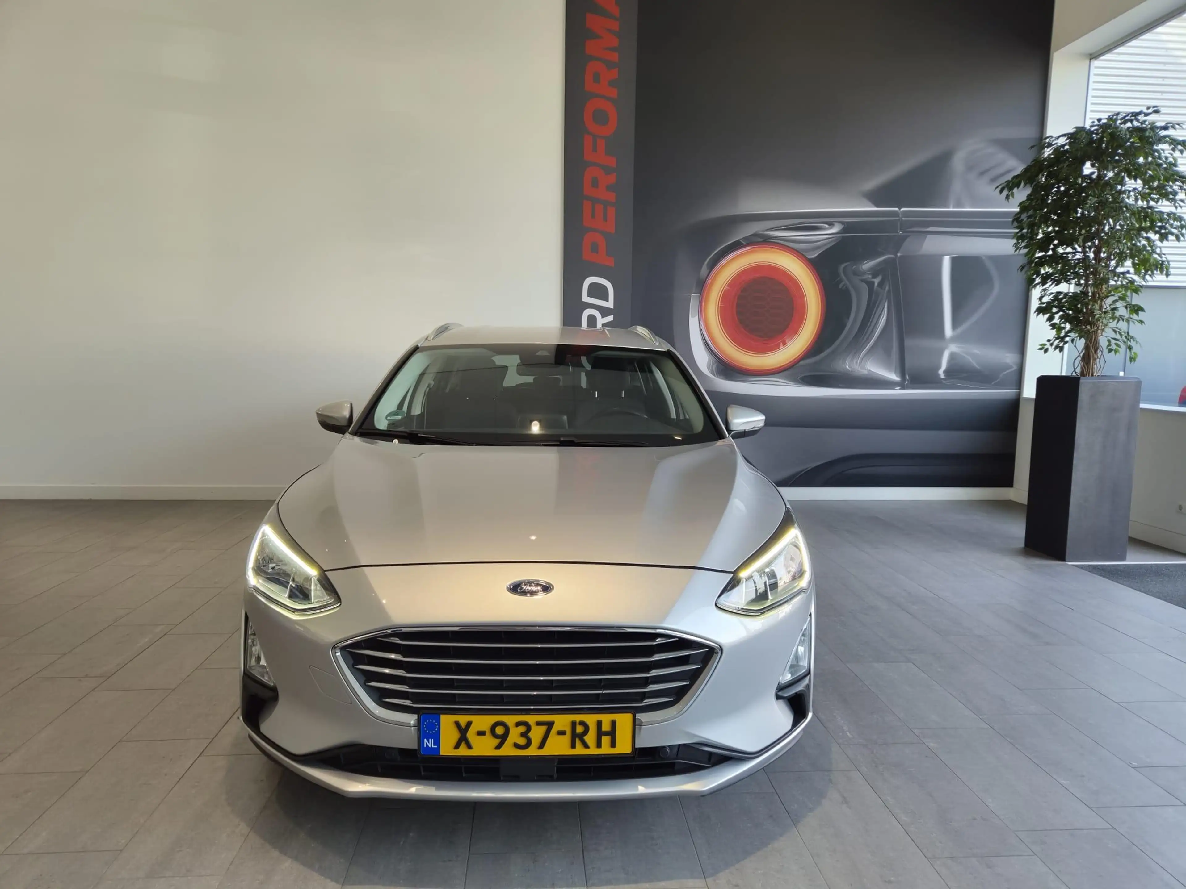 Ford Focus Wagon 1.0 EcoBoost Trend Edition Business | WINTER — photo 2