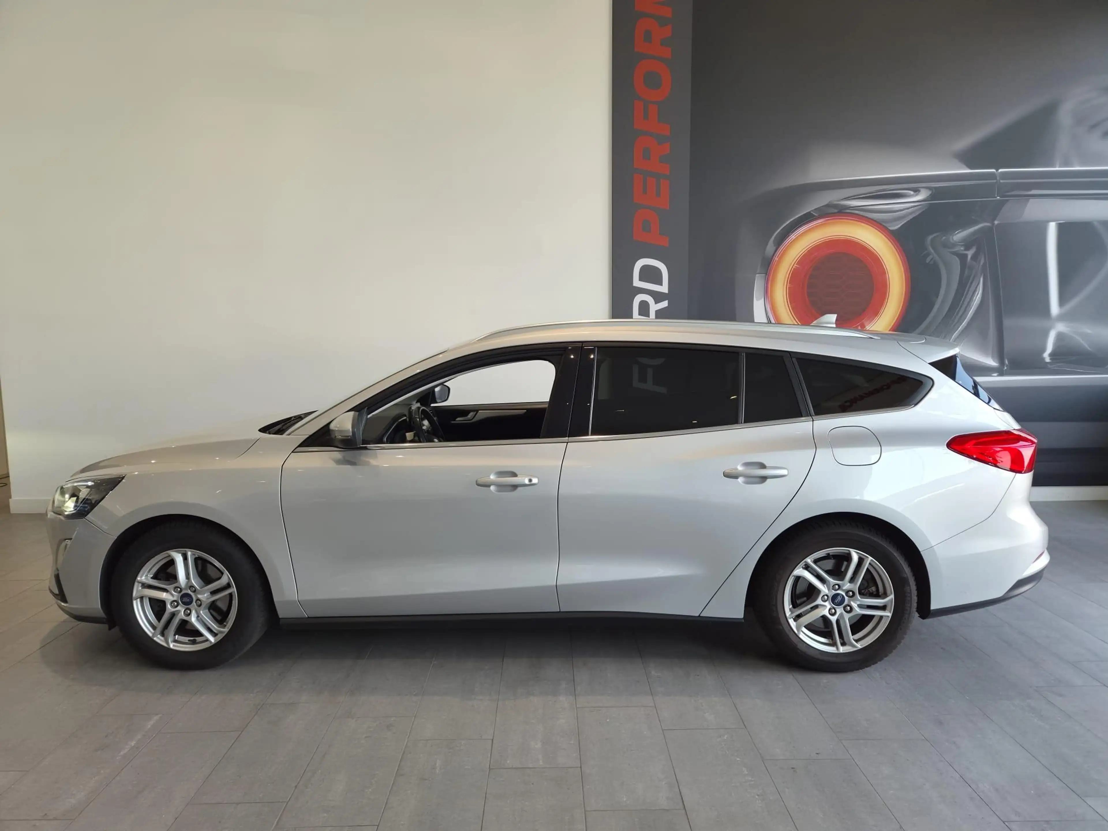 Ford Focus Wagon 1.0 EcoBoost Trend Edition Business | WINTER — photo 4