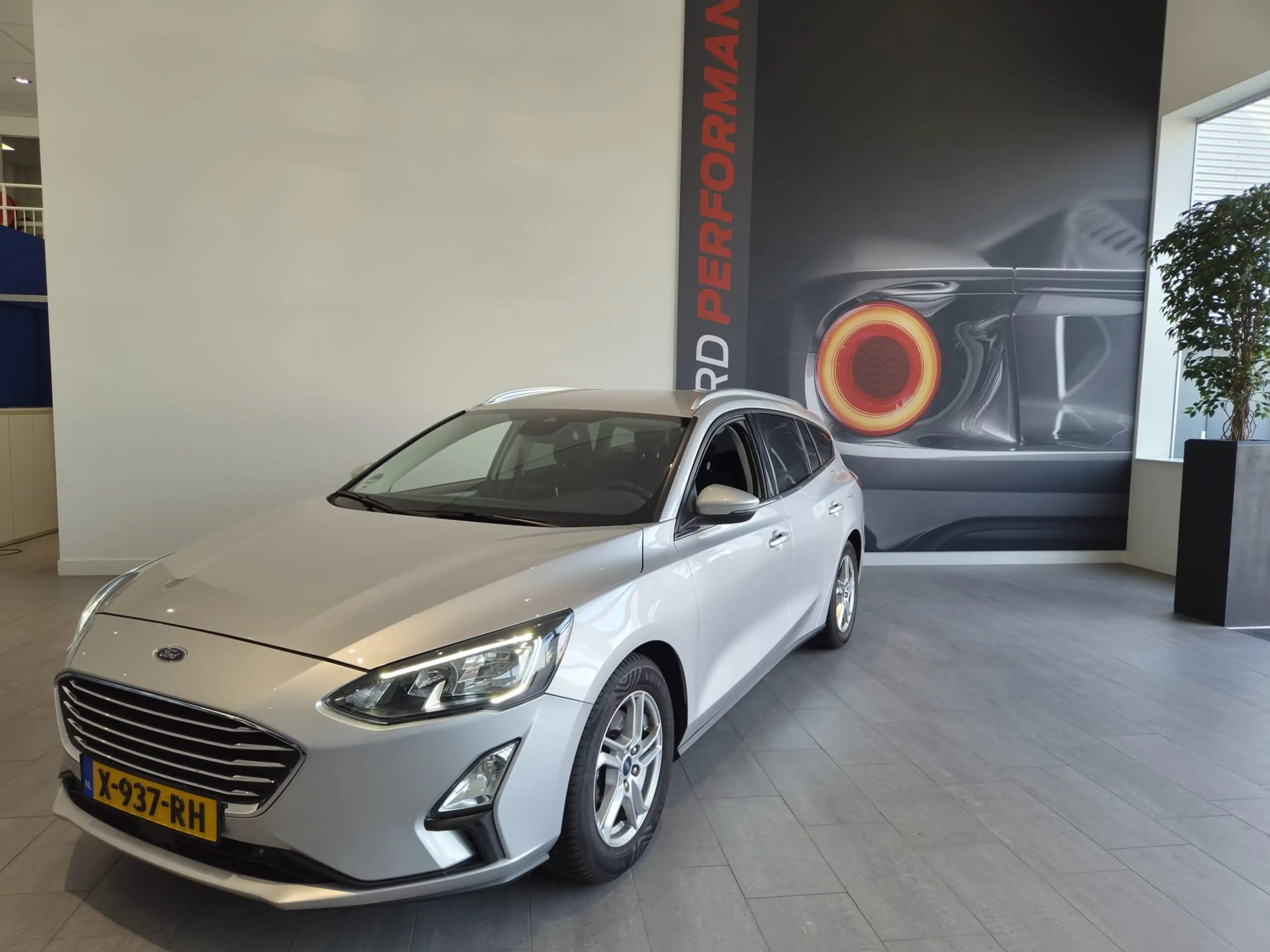 Ford Focus Wagon 1.0 EcoBoost Trend Edition Business | WINTER — photo 3