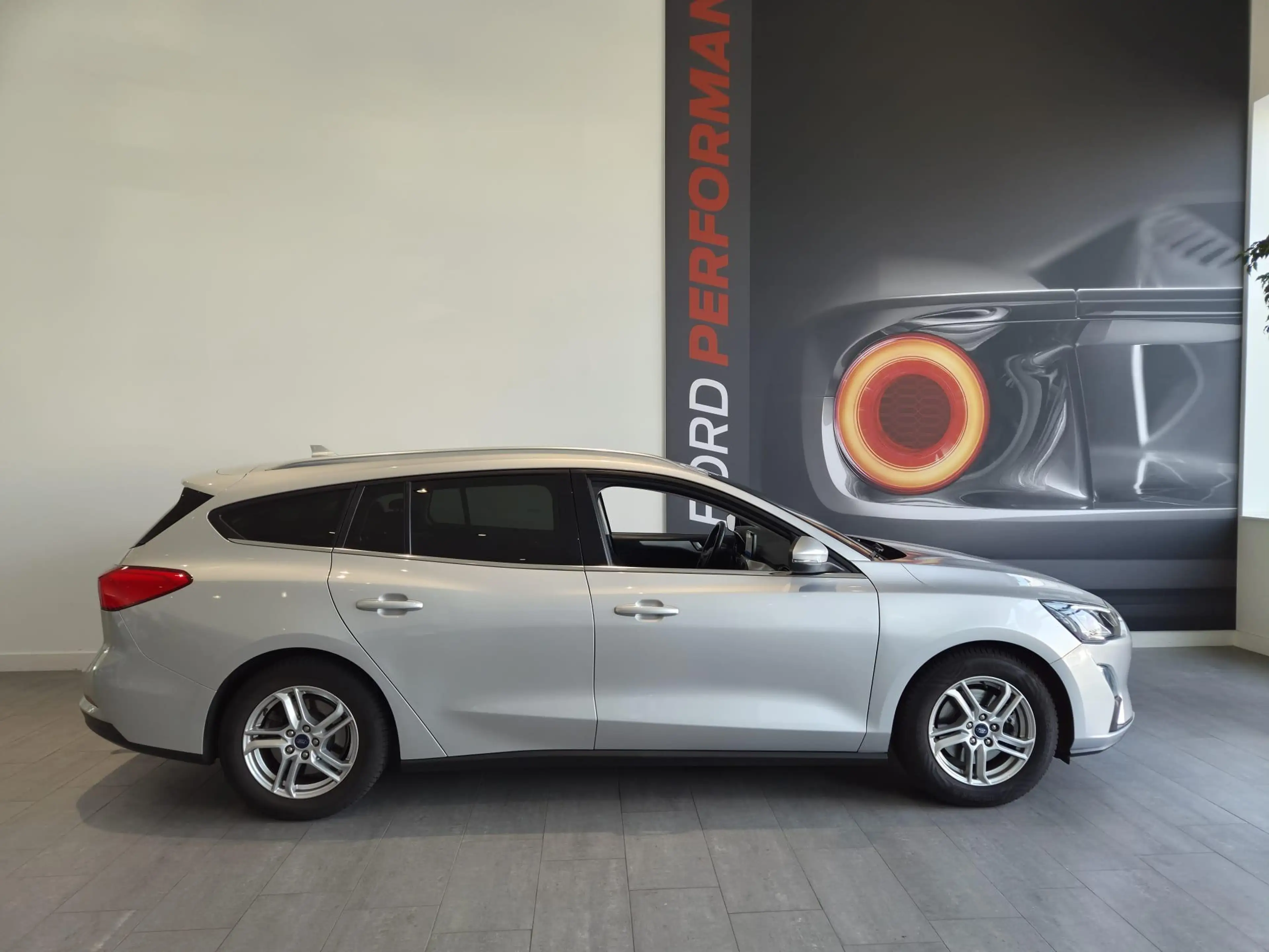 Ford Focus Wagon 1.0 EcoBoost Trend Edition Business | WINTER — photo 5