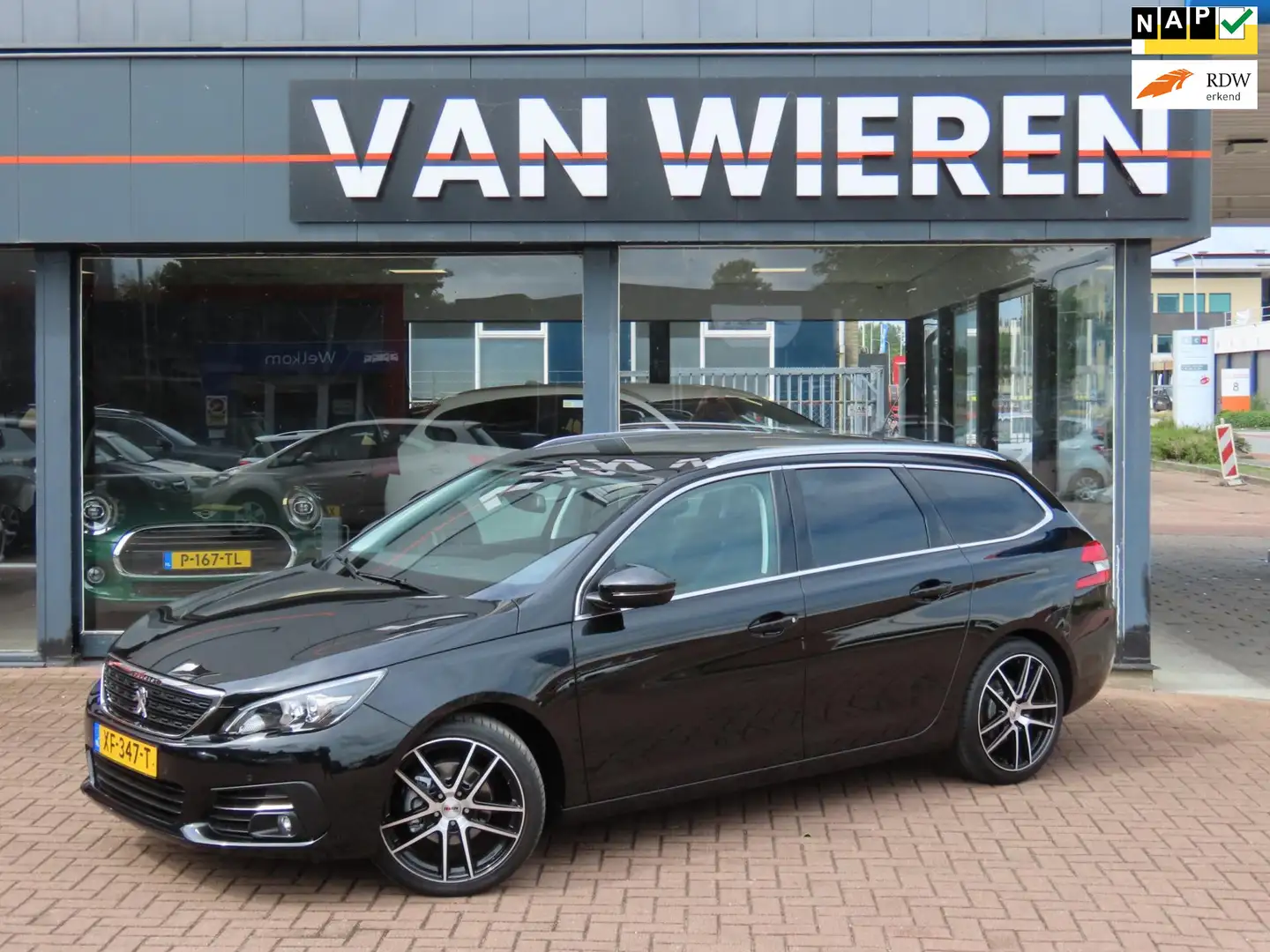 Peugeot 308 SW 1.2 PureTech Premium Aut. Trekhaak Pano 18"LM O Zwart - 1