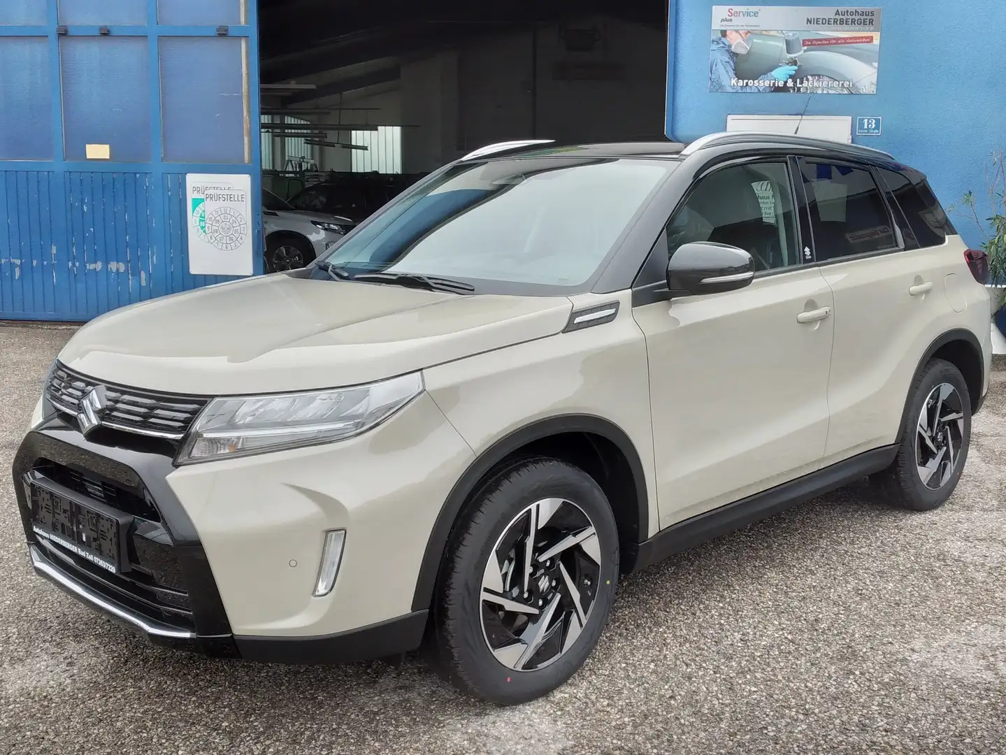 Suzuki Vitara 1,4 GLX Hybrid ALLGRIP flash + Winterräder Beige - 1