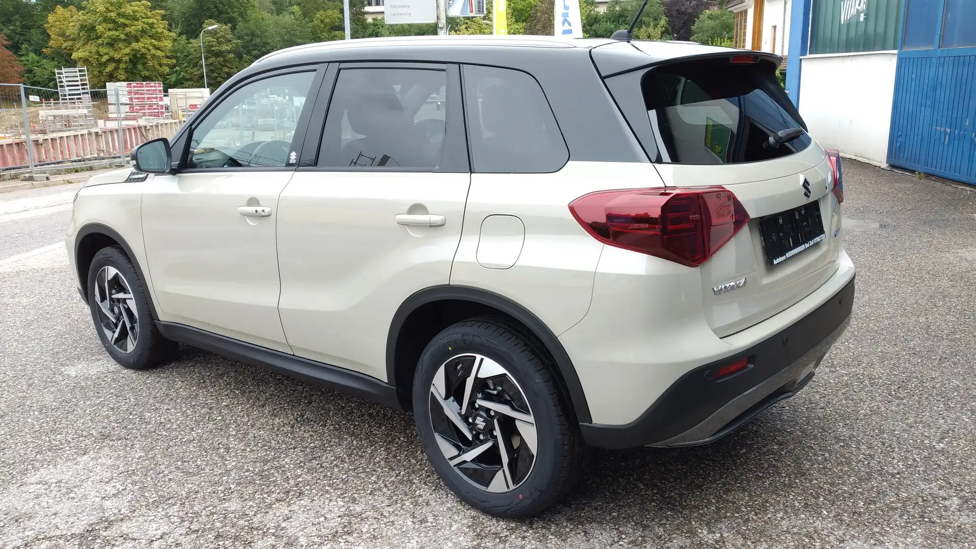 Suzuki Vitara 1,4 GLX Hybrid ALLGRIP flash + Winterräder Beige - 2
