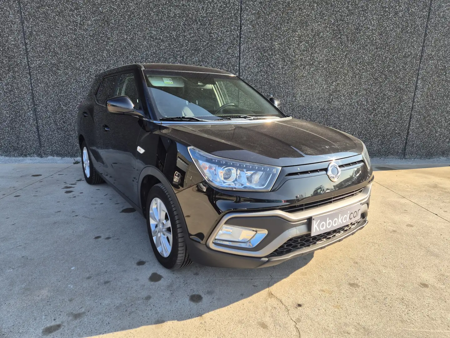 SsangYong XLV XLV 1.6 e-XDi 2WD Urban//CARPLAY//CAMERA/GARANTIE Zwart - 1