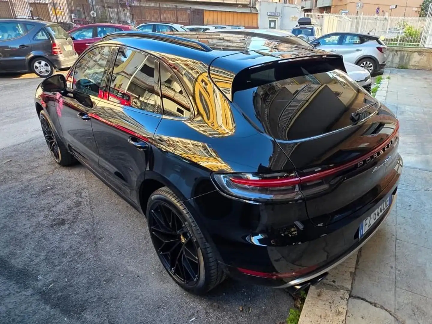 Porsche Macan Turbo Nero - 1