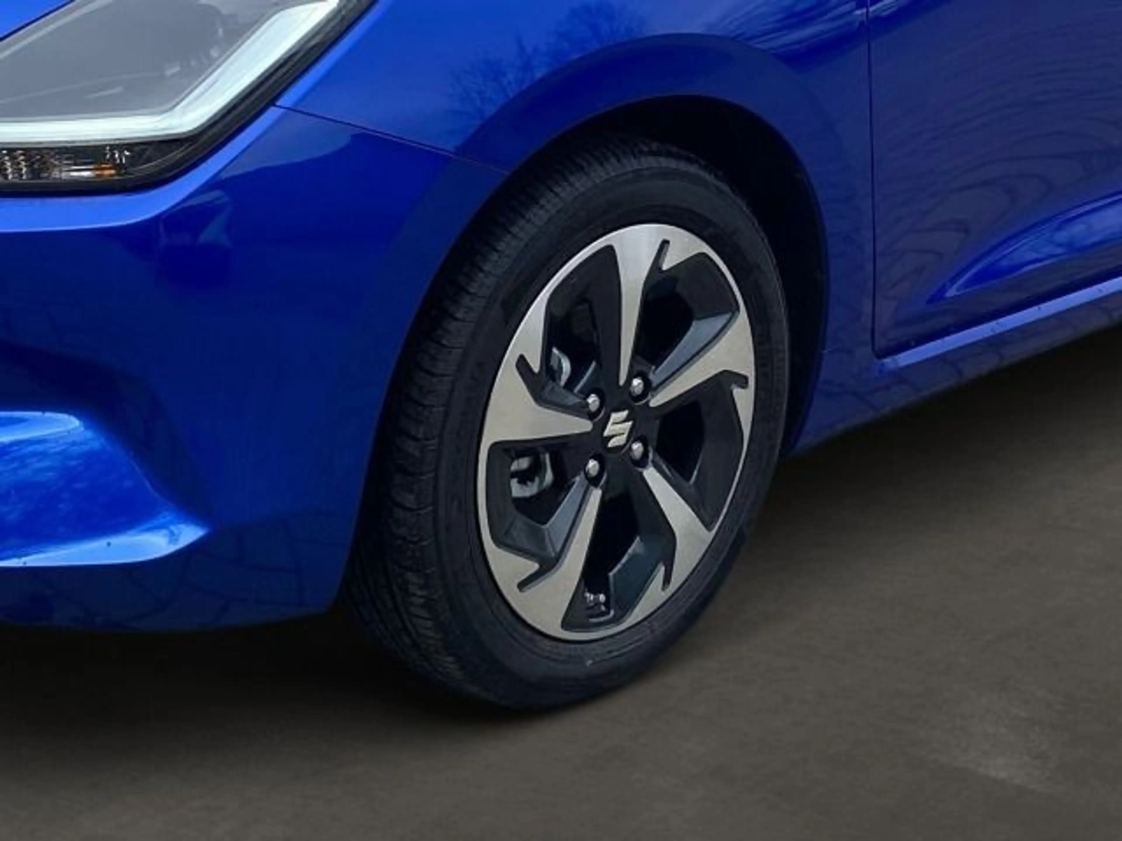 Suzuki Swift Comfort+ Hybrid AT - SHZ CAM ACC CarPlay — photo 6