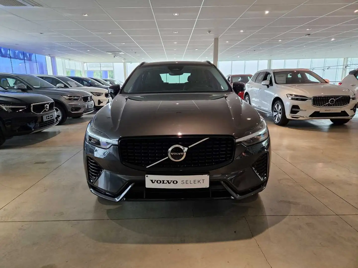 Volvo XC60 II Plus, Recharge, Plug-in Hybrid, Dark Grigio - 2