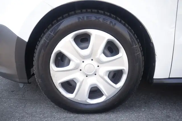 Ford Transit Courier view 5