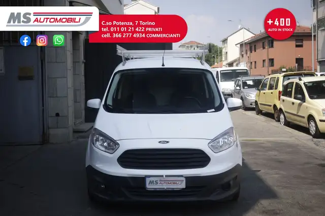 Ford Transit Courier view 9