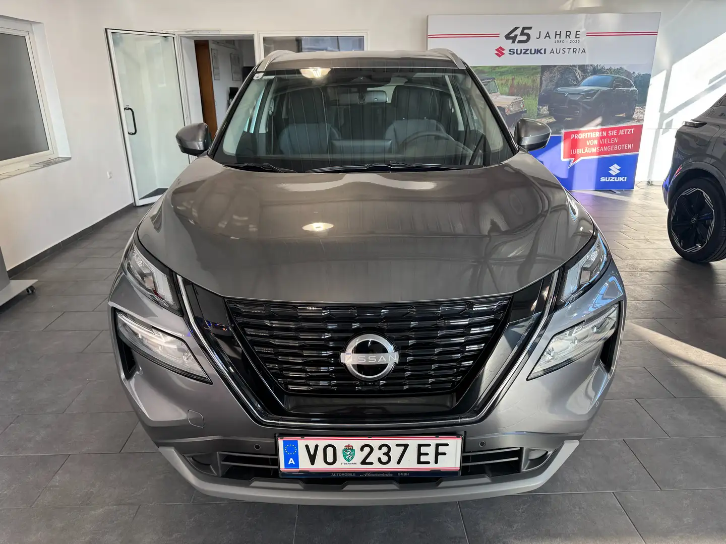 Nissan X-Trail Visia Grau - 1