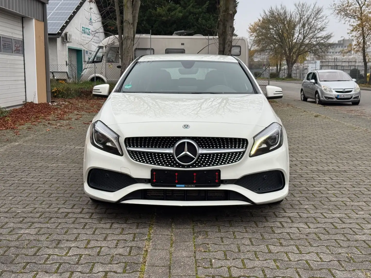 Mercedes-Benz A 180 AMG LINE LED ALCANTARA TOP AUSSTATUNG Weiß - 2