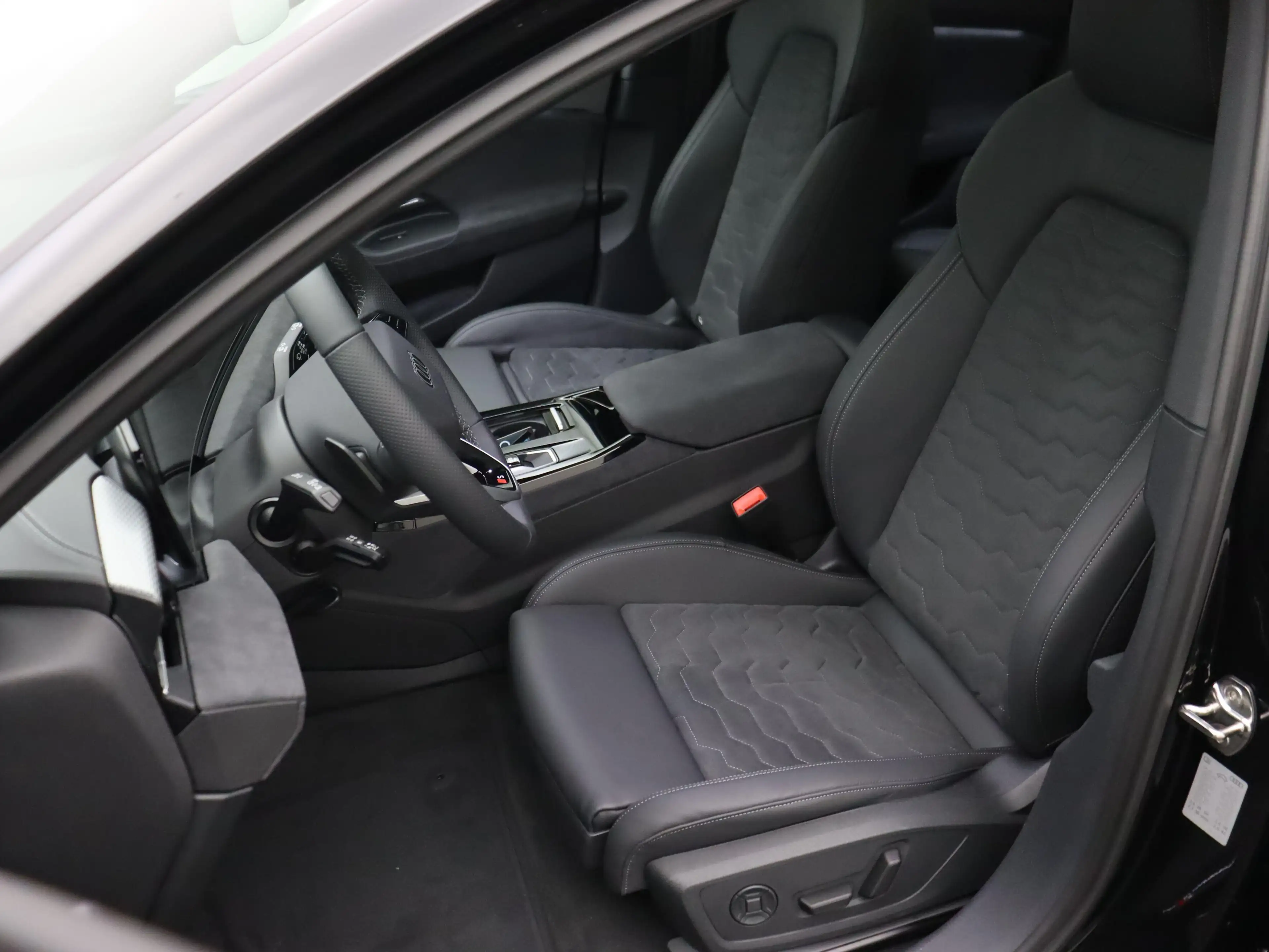 Audi A6 e-tron Avant e-tron 367pk S edition — photo 5
