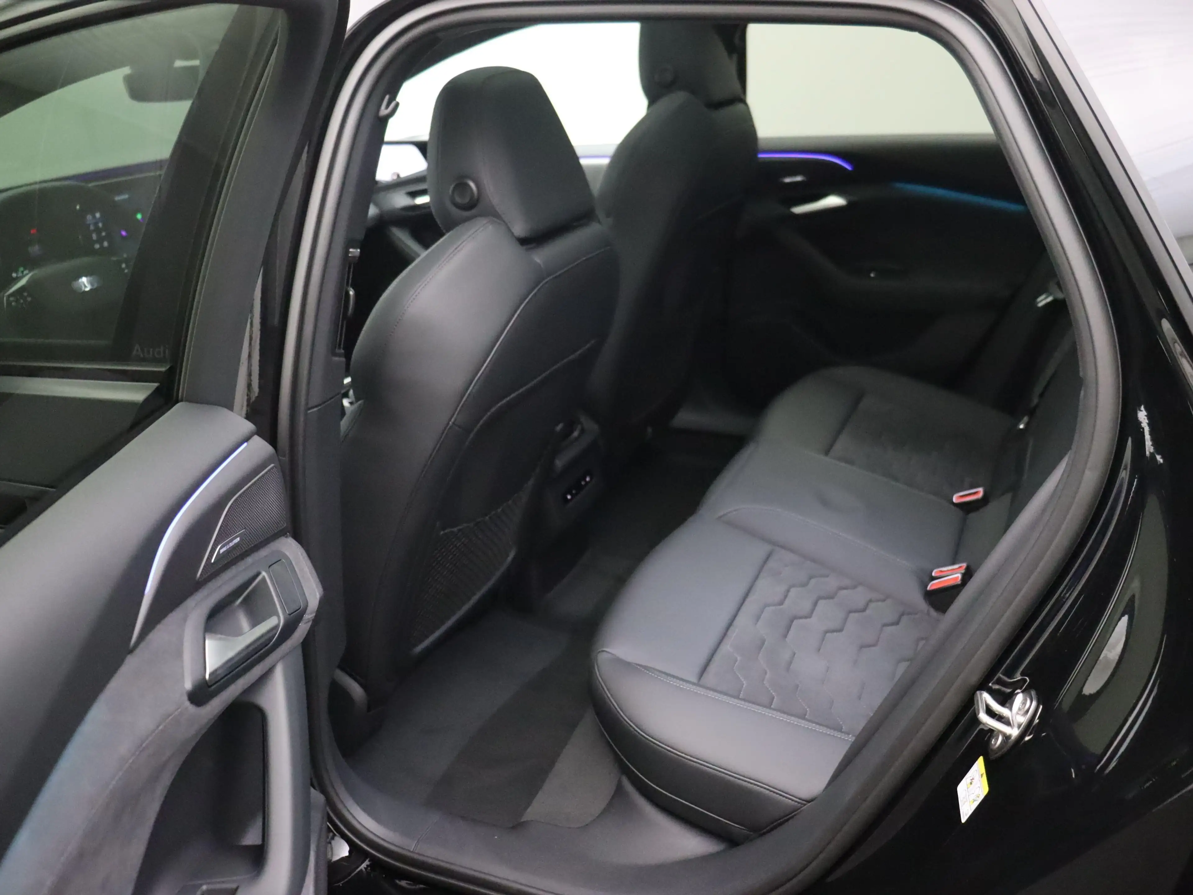 Audi A6 e-tron Avant e-tron 367pk S edition — photo 11