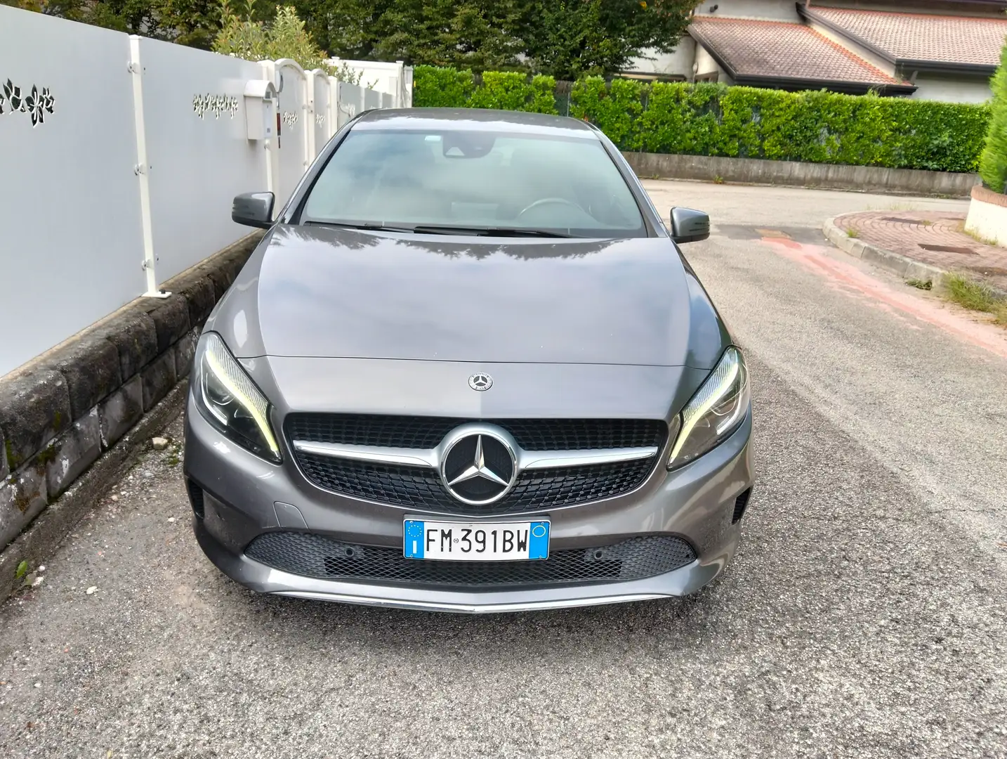 Mercedes-Benz 180 Sport Gri - 2