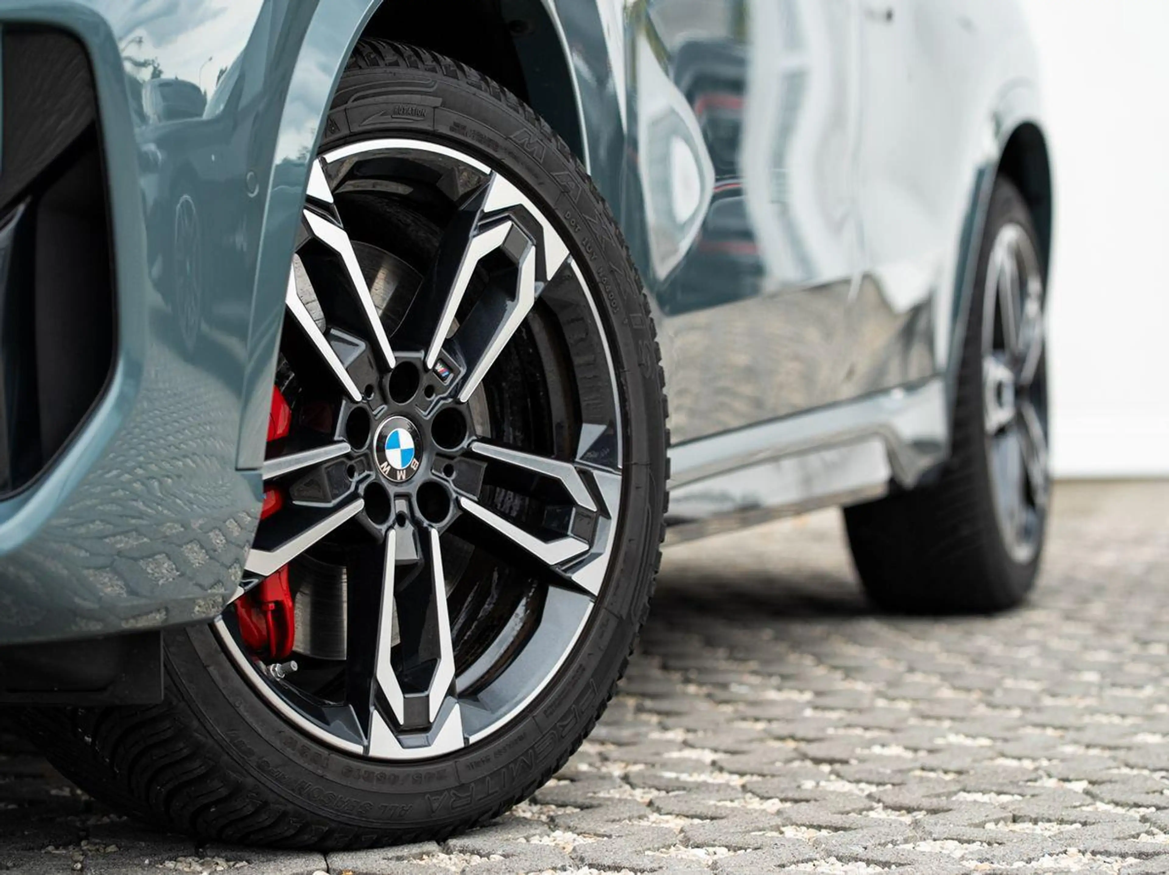 BMW X1 xDrive23i M-Sport PRO AHK PANO ACC HuD eSitze — photo 5