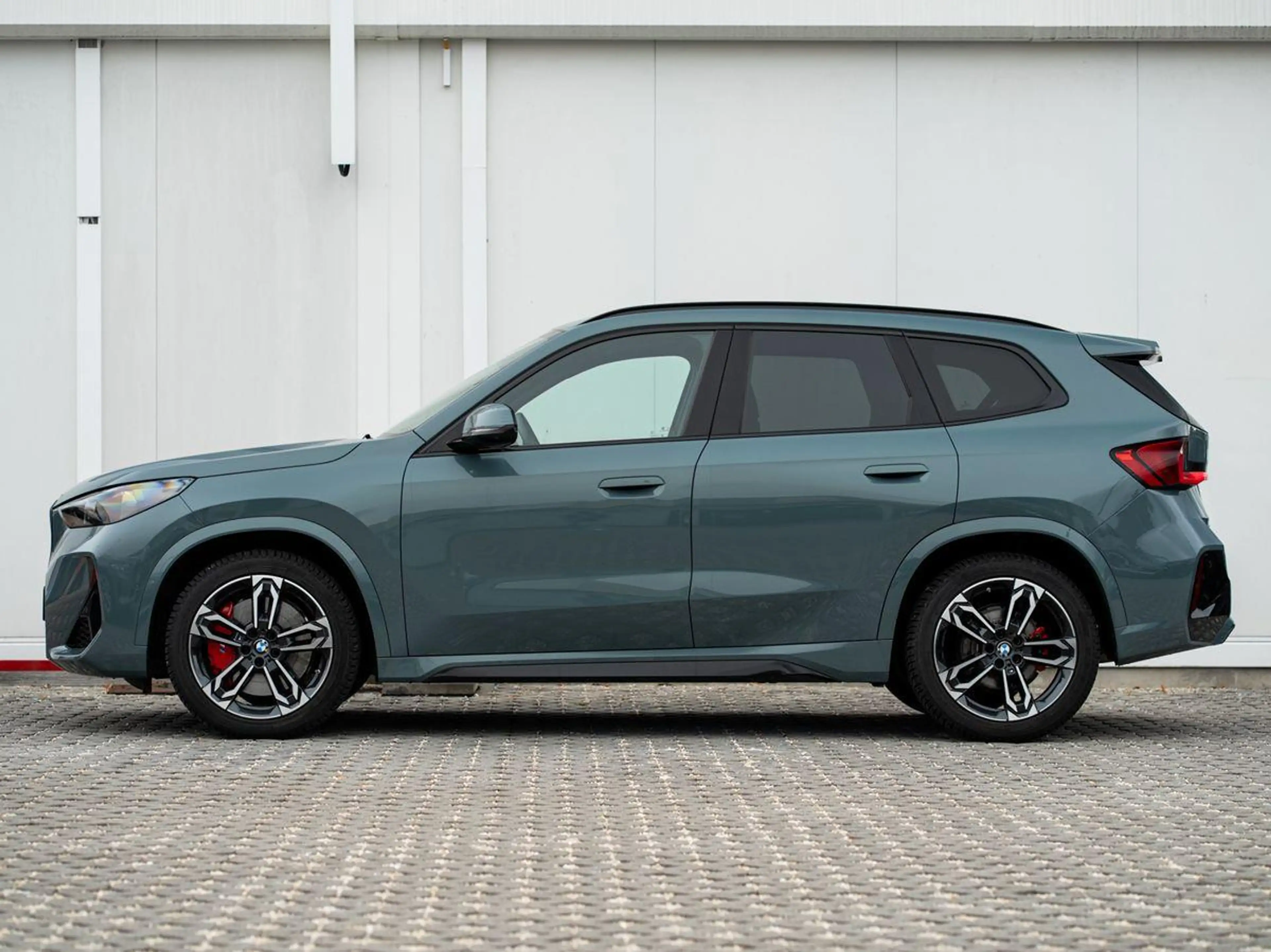 BMW X1 xDrive23i M-Sport PRO AHK PANO ACC HuD eSitze — photo 9