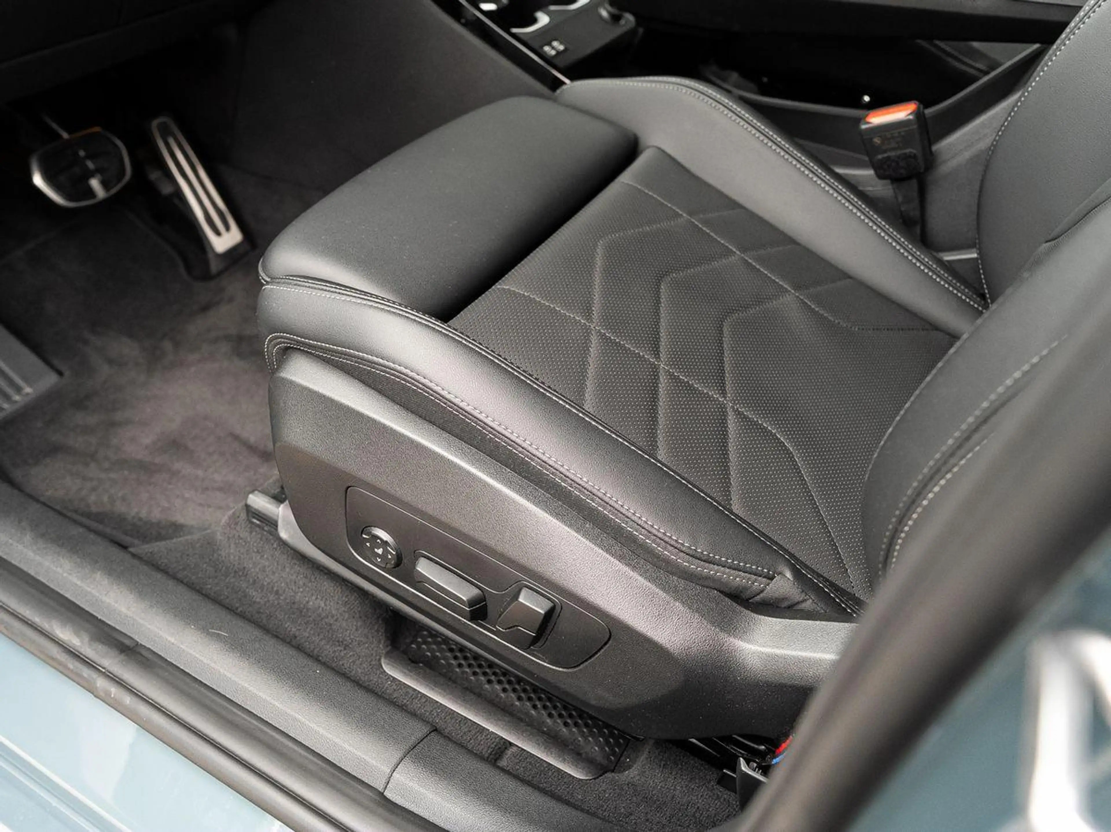 BMW X1 xDrive23i M-Sport PRO AHK PANO ACC HuD eSitze — photo 13