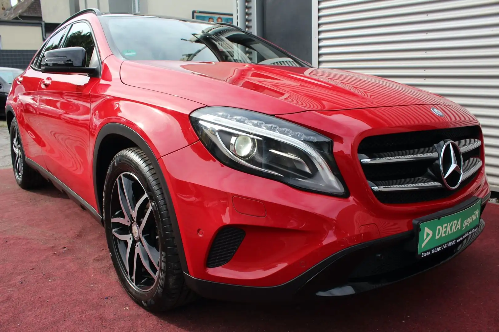 Mercedes-Benz GLA 200 URBAN NIGHT PANORAMA KLIMA XENON PDC 2Hd Rot - 2