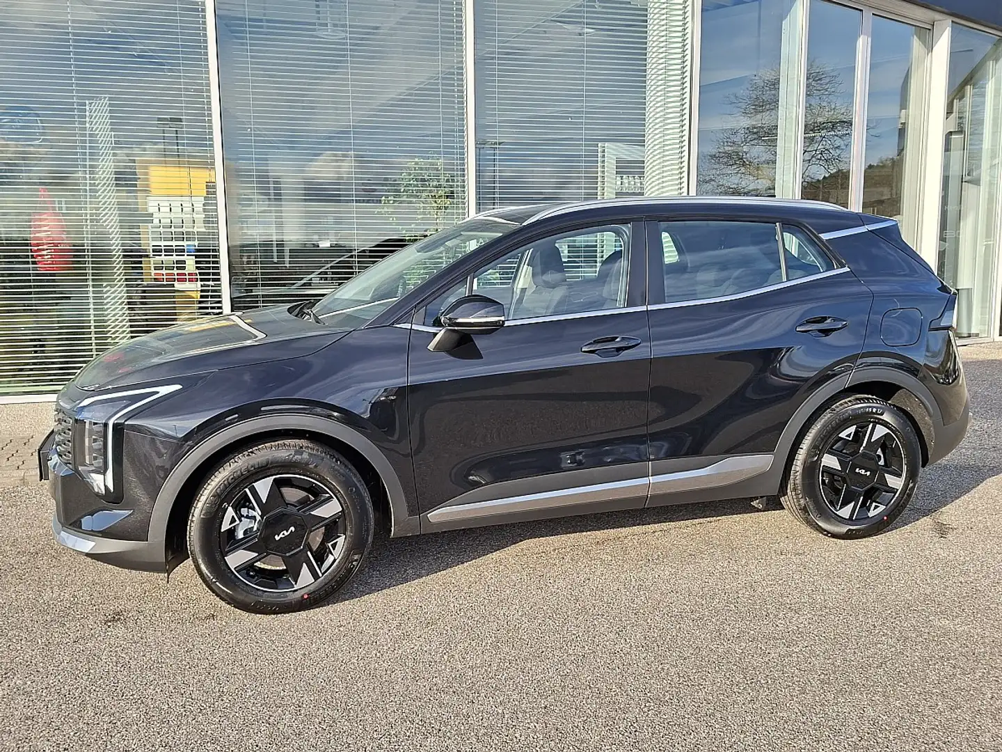 Kia Sportage 1,6 TGDI Titan Schwarz - 2