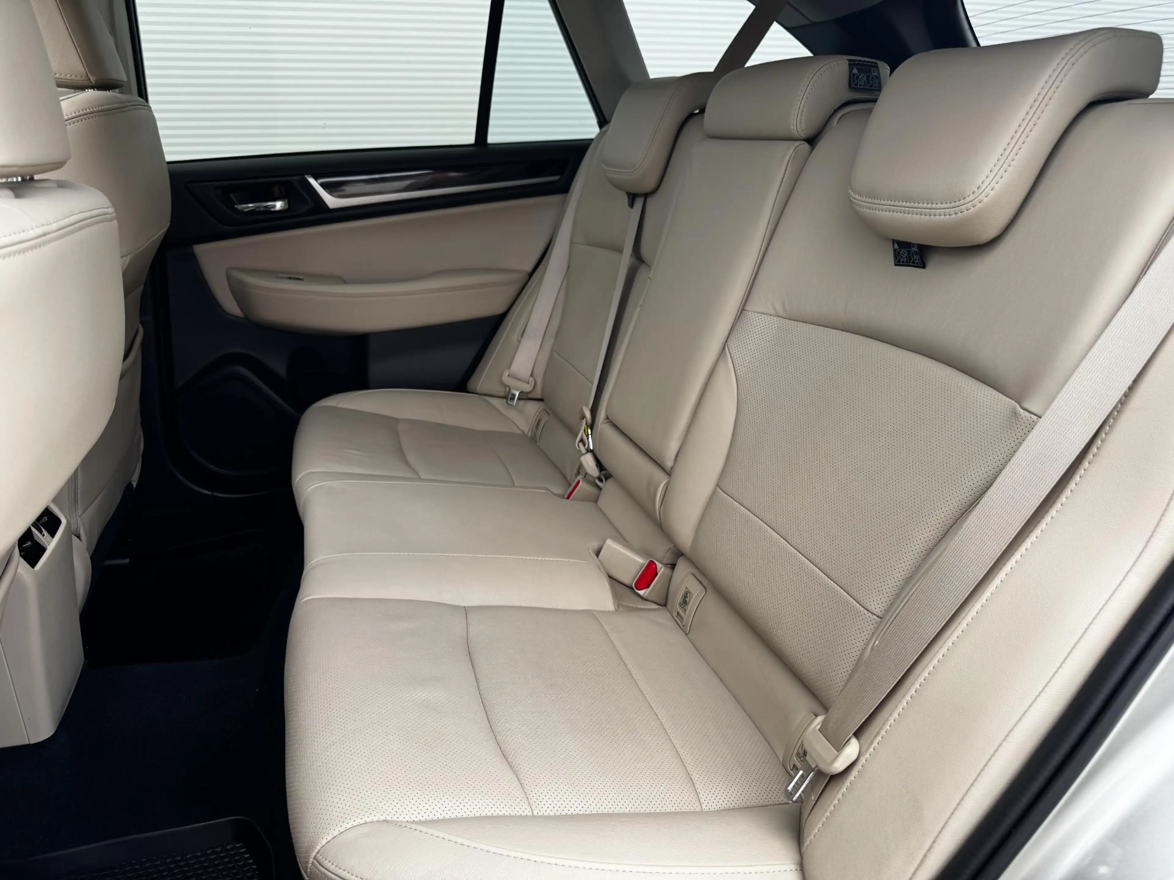 Subaru OUTBACK 2.5i Premium / Trekhaak 2000 kg / 10-2017 / duurst — photo 6