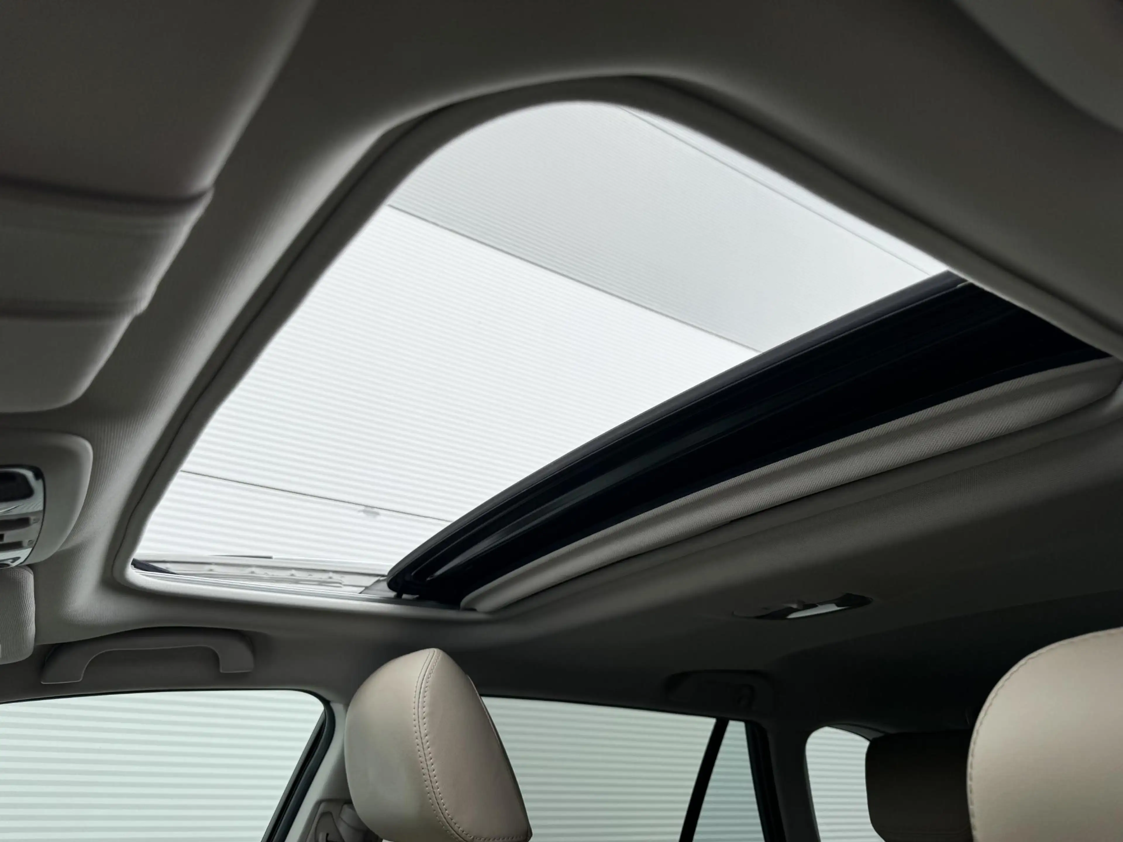 Subaru OUTBACK 2.5i Premium / Trekhaak 2000 kg / 10-2017 / duurst — photo 31